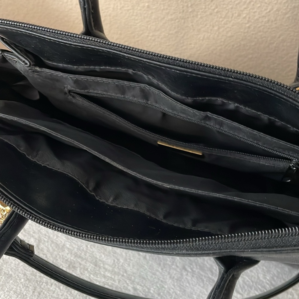 Giani Bernini leather black purse. - Picture 4 of 6